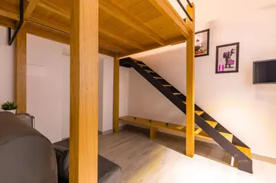 Letto o letti a castello in una camera di Napoli Street Art Rooms by Wonderful Italy