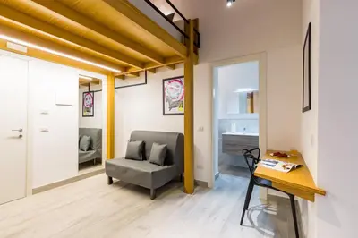 Area soggiorno di Napoli Street Art Rooms by Wonderful Italy