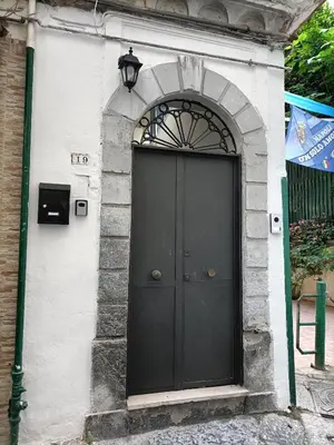 Facciata o entrata di A Casa e Cardetella