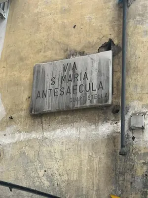 Certificato, attestato, insegna o altro documento esposto da Casa guerra
