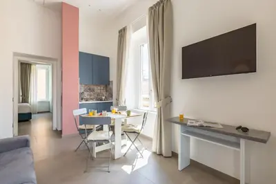 TV o dispositivi per l'intrattenimento presso Maria's Bright Flats at the Cathedral by Wonderful Italy