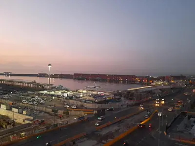 Vista generica su Napoli o vista sulla città dall'interno dell'appartamento