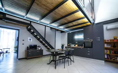 Cucina o angolo cottura di GLIKA APPARTAMENTO NAPOLETANO