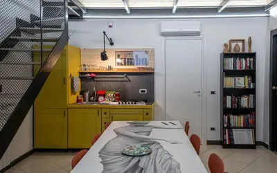 Cucina o angolo cottura di GLIKA APPARTAMENTO NAPOLETANO