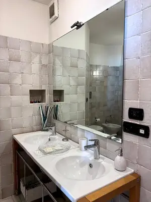 Bagno di Seafront house