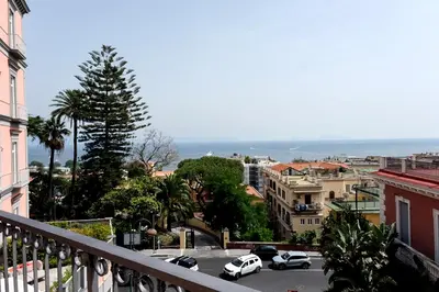 Vista generica sul mare o vista sul mare dall'interno dell'appartamento
