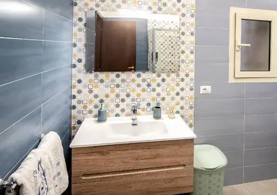 Bagno di Appartamento con Balcone, Porto, Isole, Centro Storico Napoli