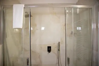 Bagno di Intero Alloggio - Chiaia