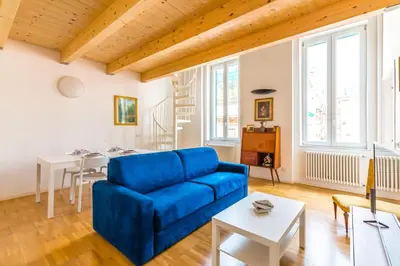Area soggiorno di Nova Stylish House in center by Napoliapartments