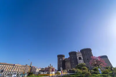 Vista generica su Napoli o vista sulla città dall'interno dell'affittacamere