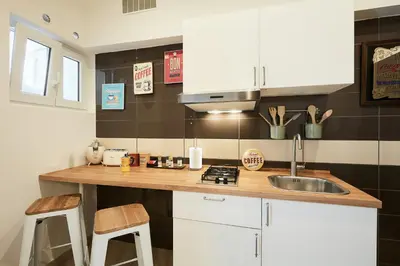 Cucina o angolo cottura di Vicky's Luxury Guesthouse by NapoliApartments