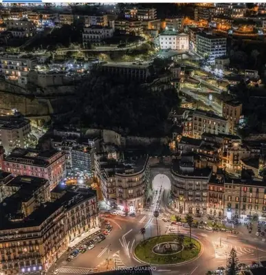 Vista generica su Napoli o vista sulla città dall'interno dell'appartamento