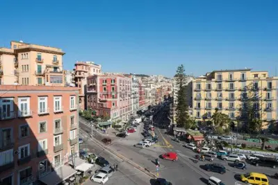 Vista generica su Napoli o vista sulla città dall'interno dell'appartamento