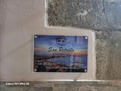 Certificato, attestato, insegna o altro documento esposto da San Petrillo APARTMENT