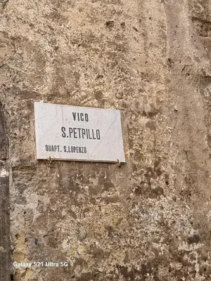 Certificato, attestato, insegna o altro documento esposto da San Petrillo APARTMENT