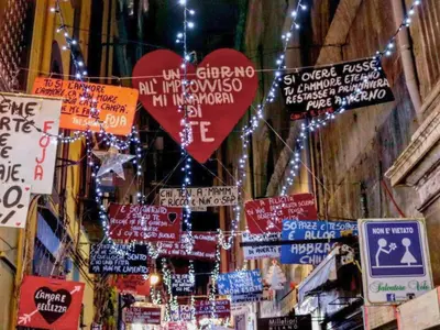 Certificato, attestato, insegna o altro documento esposto da Incoming Quartieri Spagnoli