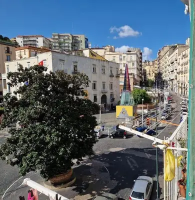 Vista generica su Napoli o vista sulla città dall'interno dell'appartamento