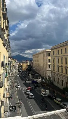 Vista generica su Napoli o vista sulla città dall'interno dell'appartamento