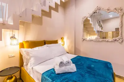 Letto o letti in una camera di Golden Terrace at Historical Center by Napoliapartments
