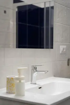 Bagno di Maison Olivia, nuovo appartamento in zona Chiaia