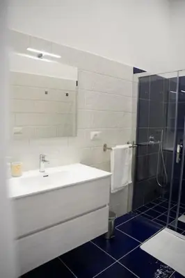 Bagno di Maison Olivia, nuovo appartamento in zona Chiaia