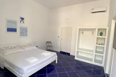 Letto o letti in una camera di Maison Olivia, nuovo appartamento in zona Chiaia