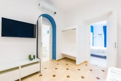 TV o dispositivi per l'intrattenimento presso White&Blue Apartment at Sanità by Wonderful Italy
