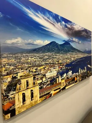 Vista generica sulle montagne o vista sulle montagne dall'interno dell'appartamento