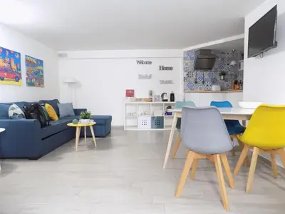 TV o dispositivi per l'intrattenimento presso Stupendo basso nel Cuore di Napoli