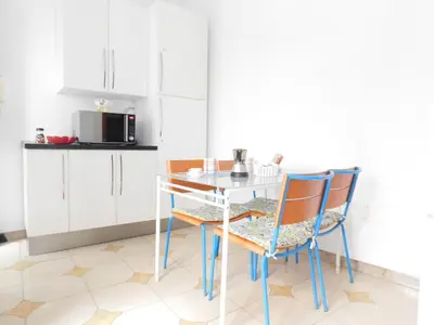Cucina o angolo cottura di Piacevole appartamento Chiaia