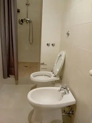 Bagno di Tre camere al centro di Napoli