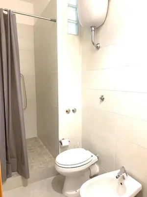 Bagno di Tre camere al centro di Napoli