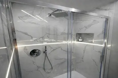 Bagno di Sunny Suite Napoli - Jacuzzi Romantic Rooms near Central Station & Historic Center