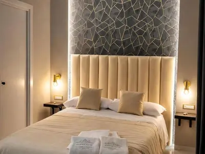 Letto o letti in una camera di Sunny Suite Napoli - Jacuzzi Romantic Rooms near Central Station & Historic Center
