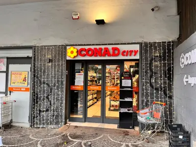 Certificato, attestato, insegna o altro documento esposto da Orefici Maison 2
