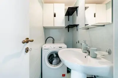 Bagno di Modern 1BR Apt Near National Museum - Sleeps 3