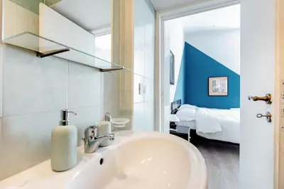Letto o letti in una camera di Modern 1BR Apt Near National Museum - Sleeps 3