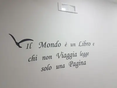 Certificato, attestato, insegna o altro documento esposto da Reginahouse