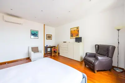 TV o dispositivi per l'intrattenimento presso Colonna Classic Style Apartment by Wonderful Italy