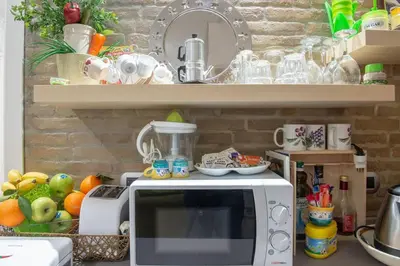 Cucina o angolo cottura di CASABARINA live in the Center of Naples