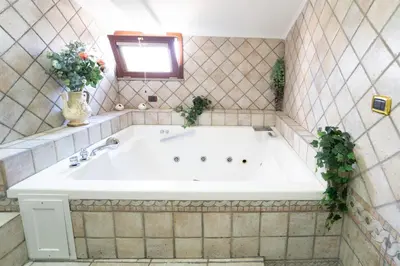 Bagno di Casa Raffaela with Terrace by Wonderful Italy