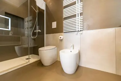 Bagno di Via Concezione a Montecalvario 19