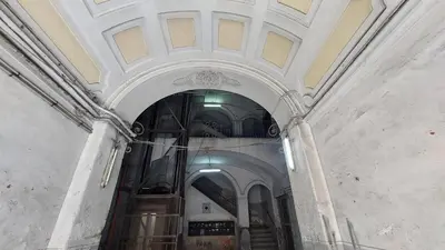 Facciata o entrata di Grande & Favoloso vicino il Museo Madre