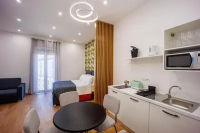 Cucina o angolo cottura di House in Decumani Yellow By HouseinNaples