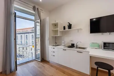 Cucina o angolo cottura di House in Decumani Entire Apartment By HouseinNaples