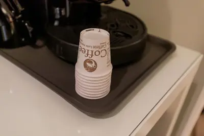 Set per la preparazione di tè e caffè presso Piazza San Domenico Luxury Suites