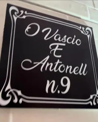 Certificato, attestato, insegna o altro documento esposto da O Vascio e Antonella