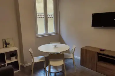 TV o dispositivi per l'intrattenimento presso 109C Mezzocannone Cozy apartament Centro Storico