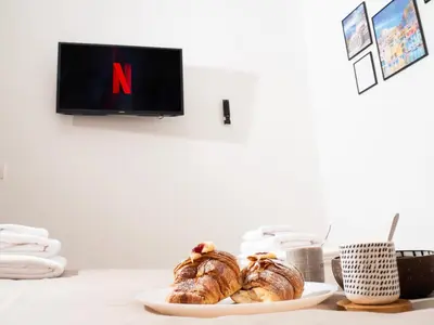 TV o dispositivi per l'intrattenimento presso Pizzofalcone Home - Napoli a 5 min da P Plebiscito