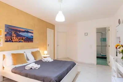 Letto o letti in una camera di Napoli centro, DM suites